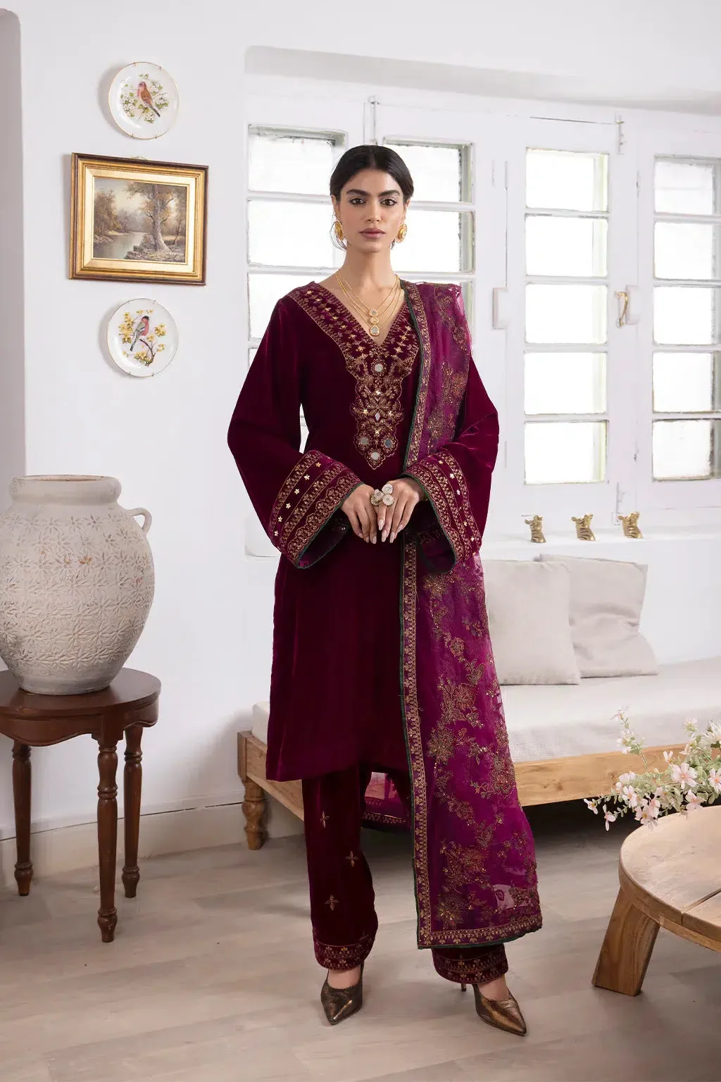 Iznik | Festive Velvet 23 | IV-31 SHIRIN