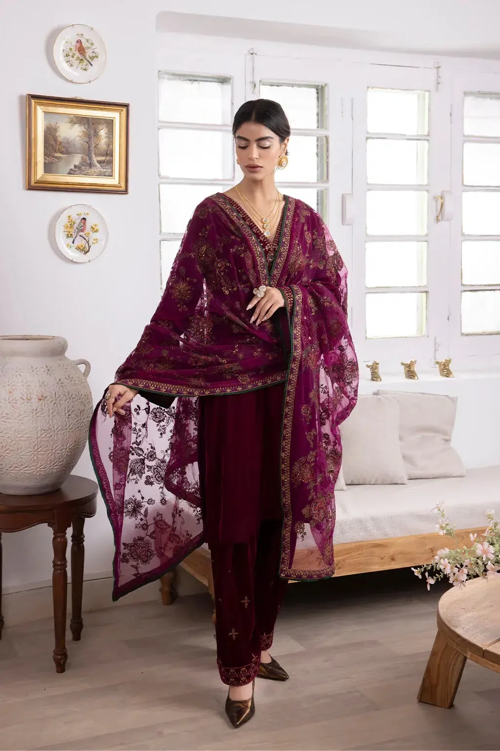 Iznik | Festive Velvet 23 | IV-31 SHIRIN