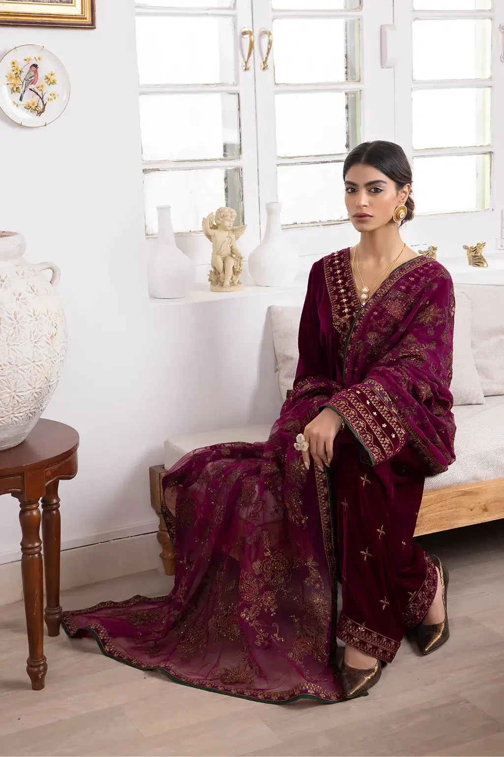 Iznik | Festive Velvet 23 | IV-31 SHIRIN