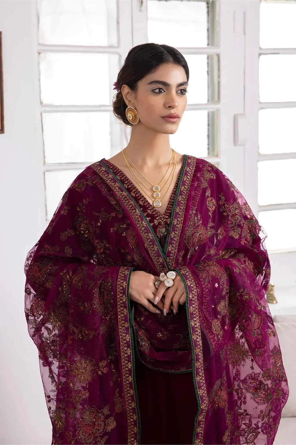 Iznik | Festive Velvet 23 | IV-31 SHIRIN